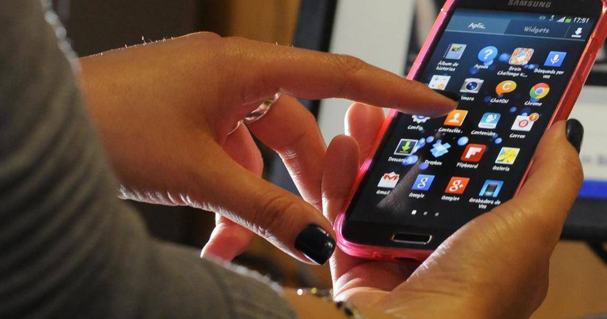 Tres cosas que seguimos haciendo mal con el teléfono móvil y que no sirven para nada