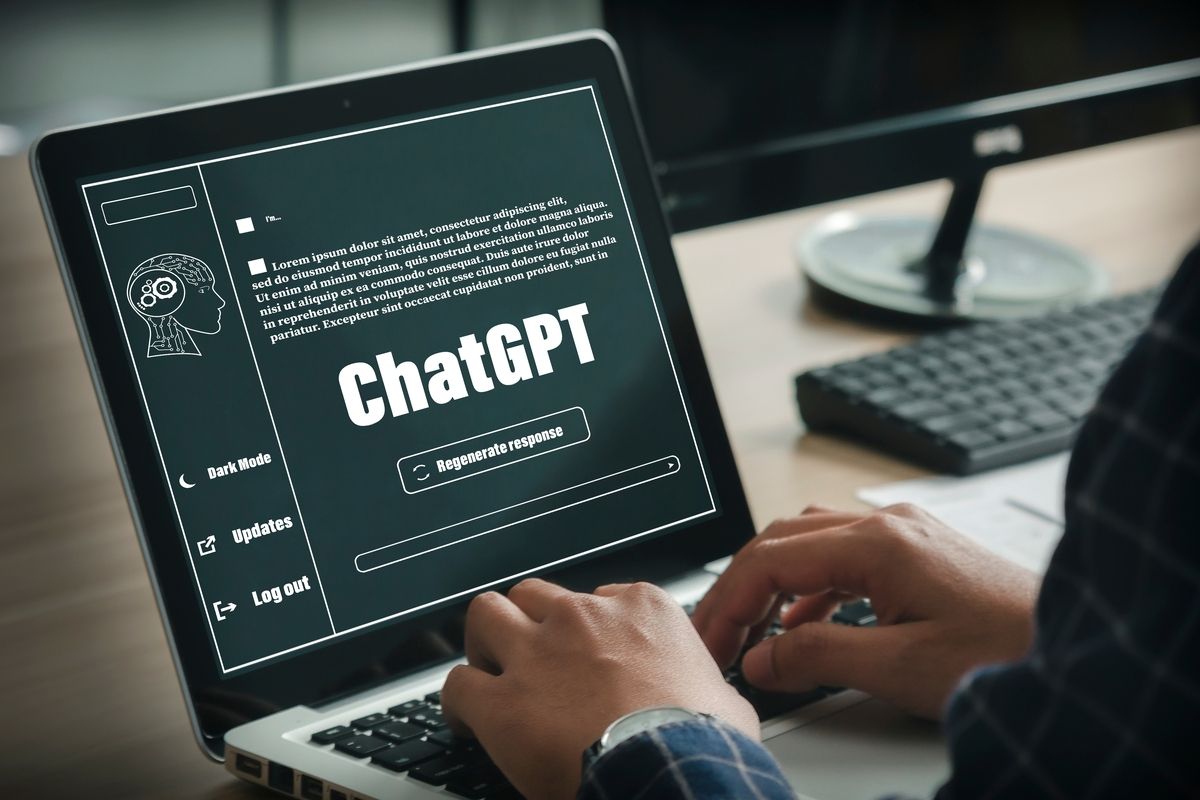 Uso de Chat GPT en un portatil.