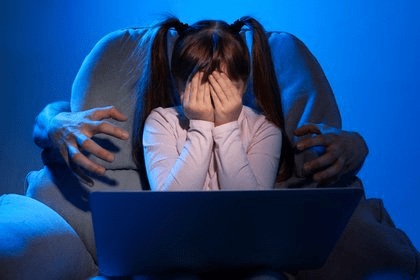 La protección de menores debe ser un aspecto primordial, en su experiencia con plataformas de juegos, redes sociales e Internet.
