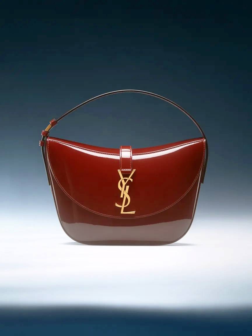 Elegante bolso de mujer de YSL.